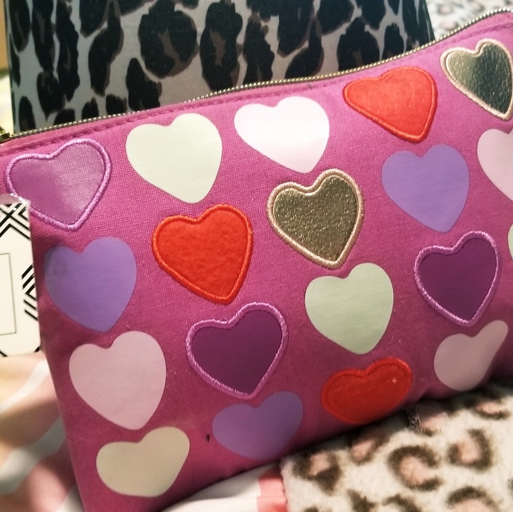 NWT PLUSH/padded cosmetic bag w heart detail must